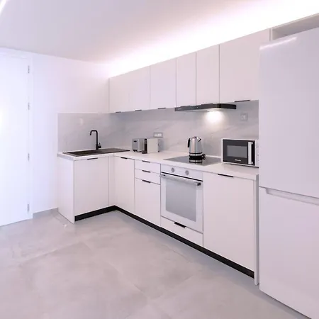 Thimios Adults Only * Aharávi